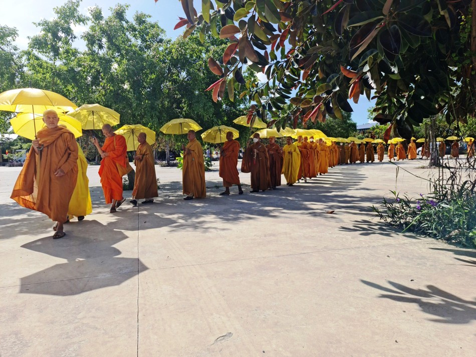 Chư tôn đức quang lâm buổi lễ Chư tôn đức quang lâm buổi lễ