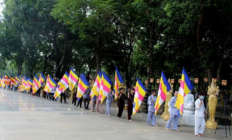 Các Phật tử tham gia lễ rước Phật Các Phật tử tham gia lễ rước Phật