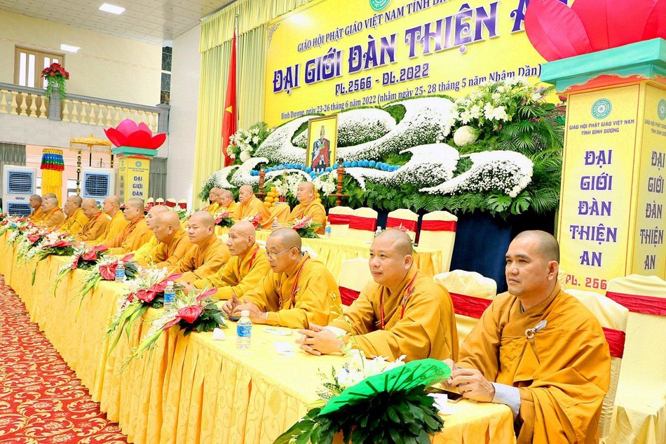 Chư tôn đức chứng minh buổi lễ