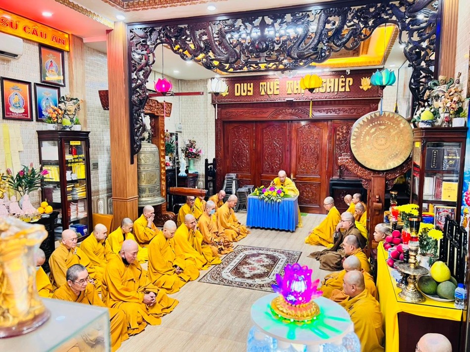 Đại chúng trang nghiêm thính giới