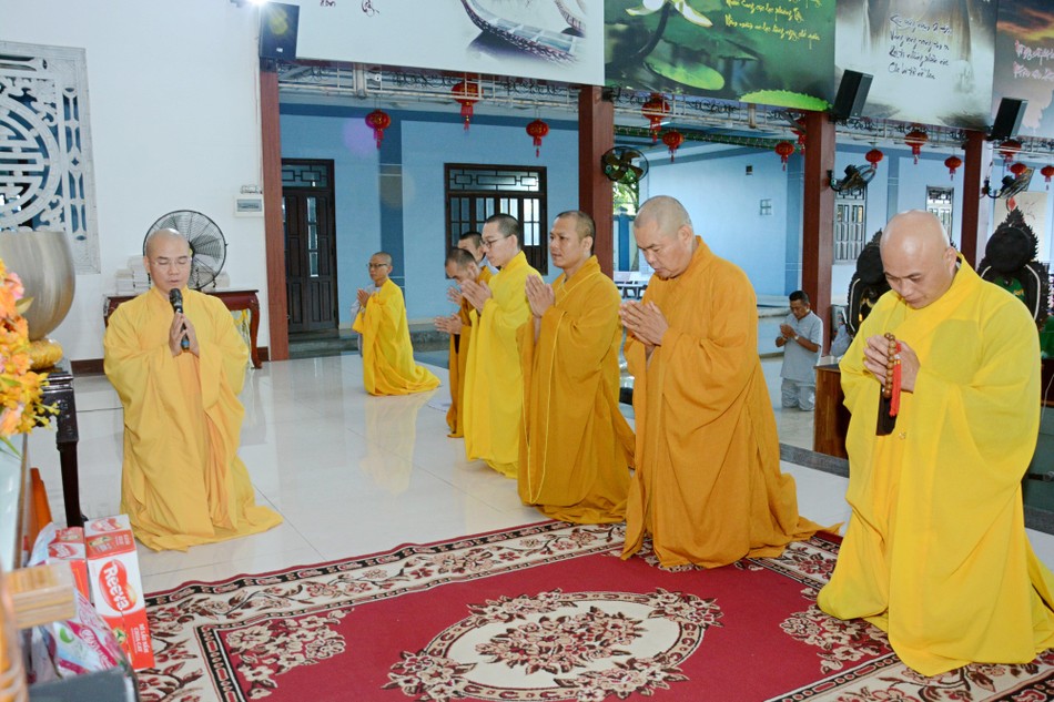 Chư tôn đức tác bạch cúng dường Chư tôn đức tác bạch cúng dường