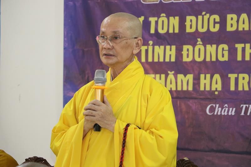 Hòa thượng Thích Chơn Minh sách tấn chư hành giả