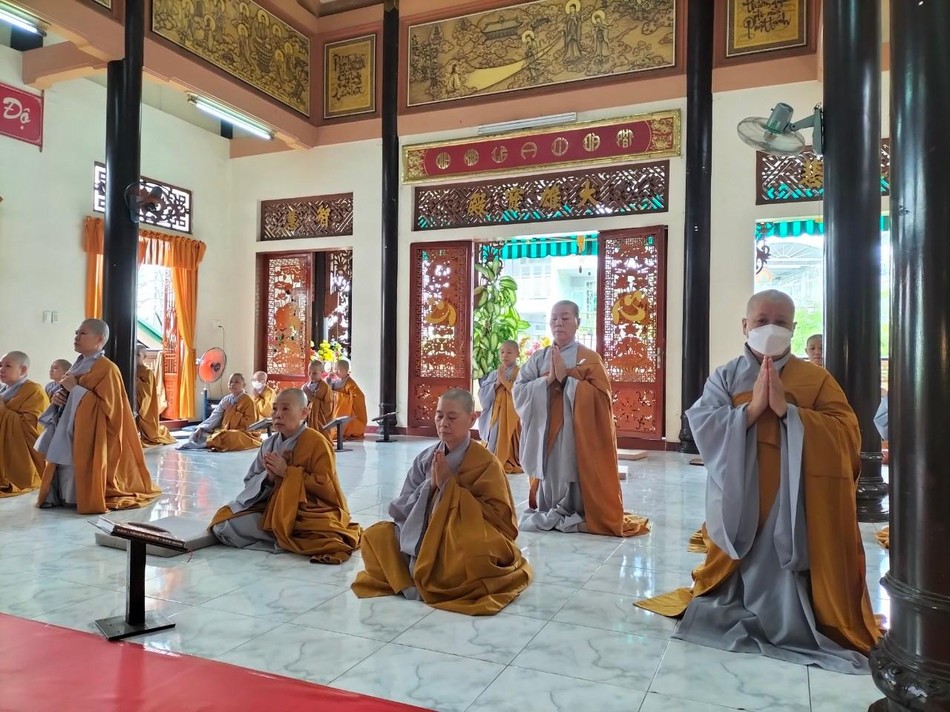 Chư Ni bố-tát tại trường hạ chùa Vô Ưu Chư Ni bố-tát tại trường hạ chùa Vô Ưu