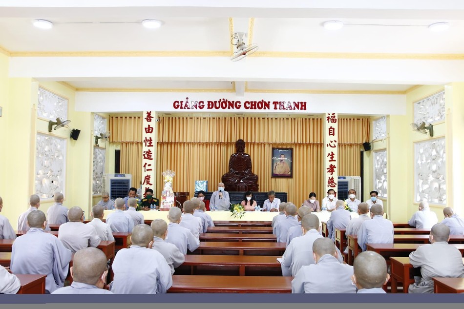 Phái đoàn thăm hạ trường Ni chùa Phước Thiện Phái đoàn thăm hạ trường Ni chùa Phước Thiện