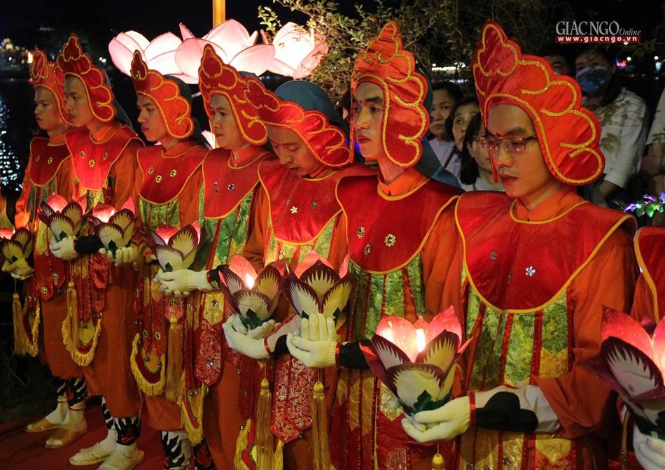 Chư Tăng mang áo Mã tiên Chư Tăng mang áo Mã tiên