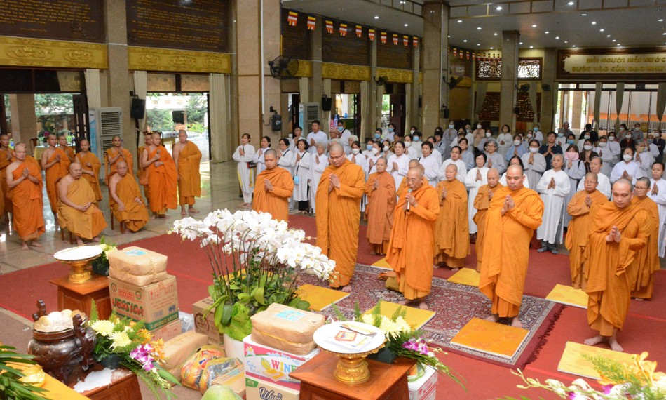 Hòa thượng Minh Lộc tác bạch cúng dường Hòa thượng Minh Lộc tác bạch cúng dường