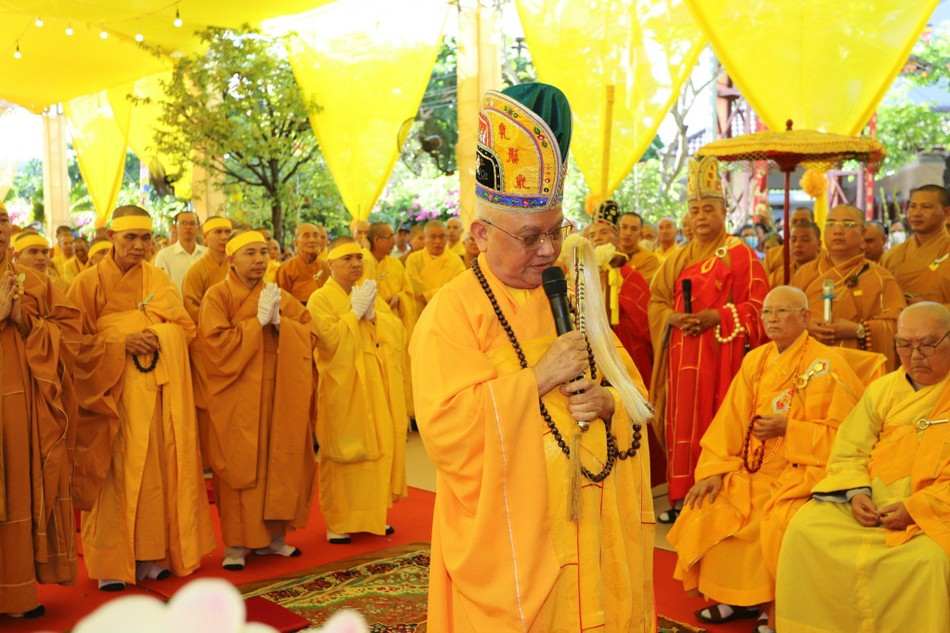 Hòa thượng Thích Thiện Đạo cử hành lễ phất trần