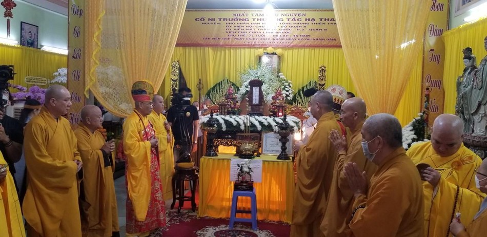 Chư tôn đức tham dự buổi lễ Chư tôn đức tham dự buổi lễ
