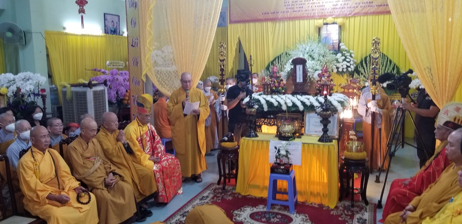 Thượng tọa Thích Trí Trường cảm tạ Thượng tọa Thích Trí Trường cảm tạ