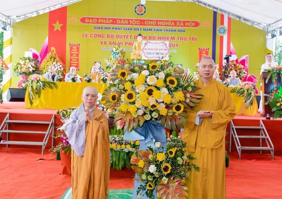 Ban Trị sự GHPGVN tỉnh Thanh Hóa tặng hoa chúc mừng Ban Trị sự GHPGVN tỉnh Thanh Hóa tặng hoa chúc mừng