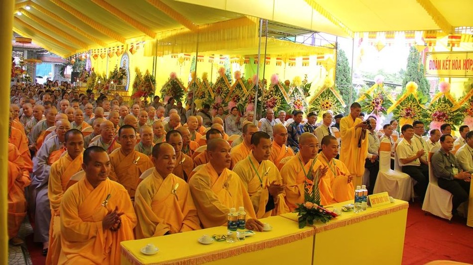 Đông đảo Tăng Ni, Phật tử, đại biểu chính quyền tham dự buổi lễ Đông đảo Tăng Ni, Phật tử, đại biểu chính quyền tham dự buổi lễ