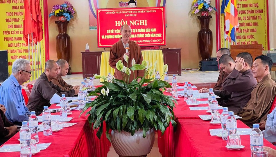 Thượng tọa Thích Tâm Minh chủ trì hội nghị