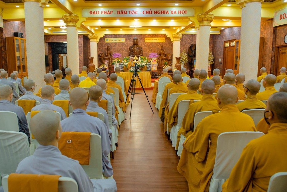 Chư hành giả Tăng Ni tham dự thời pháp thoại Chư hành giả Tăng Ni tham dự thời pháp thoại