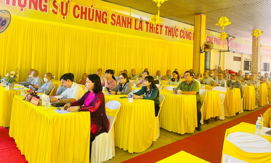 Đại biểu tham dự hội nghị Đại biểu tham dự hội nghị