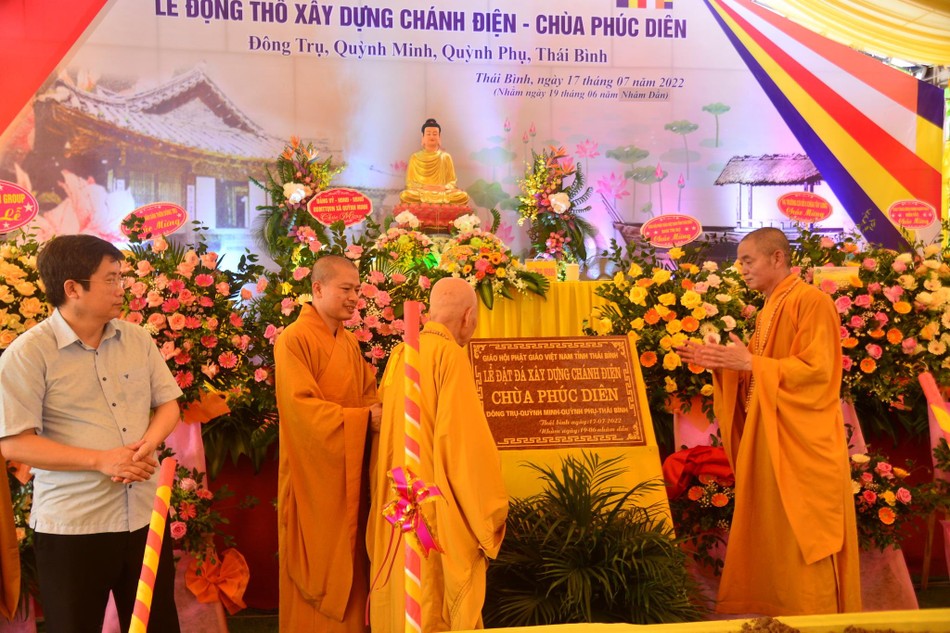 Đặt đá xây dựng chánh điện chùa Phúc Diên Đặt đá xây dựng chánh điện chùa Phúc Diên