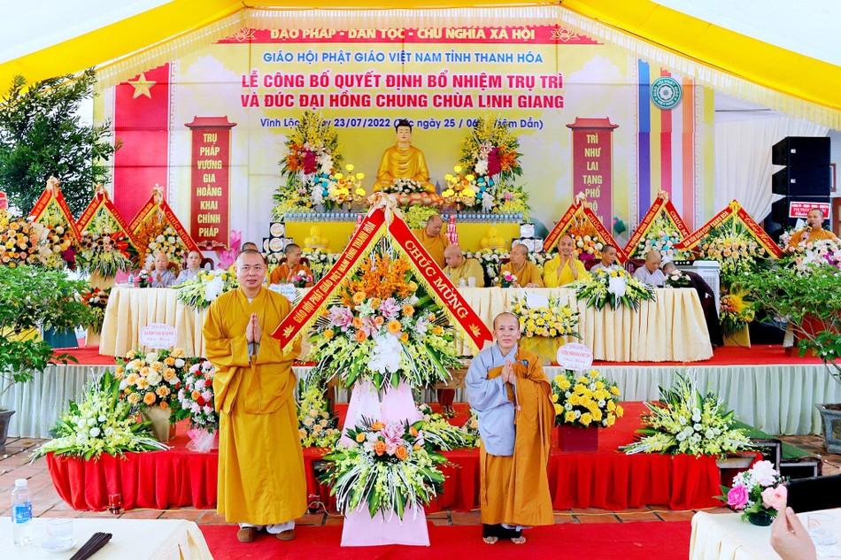 Ban Trị sự GHPGVN tỉnh Thanh Hóa tặng hoa chúc mừng Ban Trị sự GHPGVN tỉnh Thanh Hóa tặng hoa chúc mừng