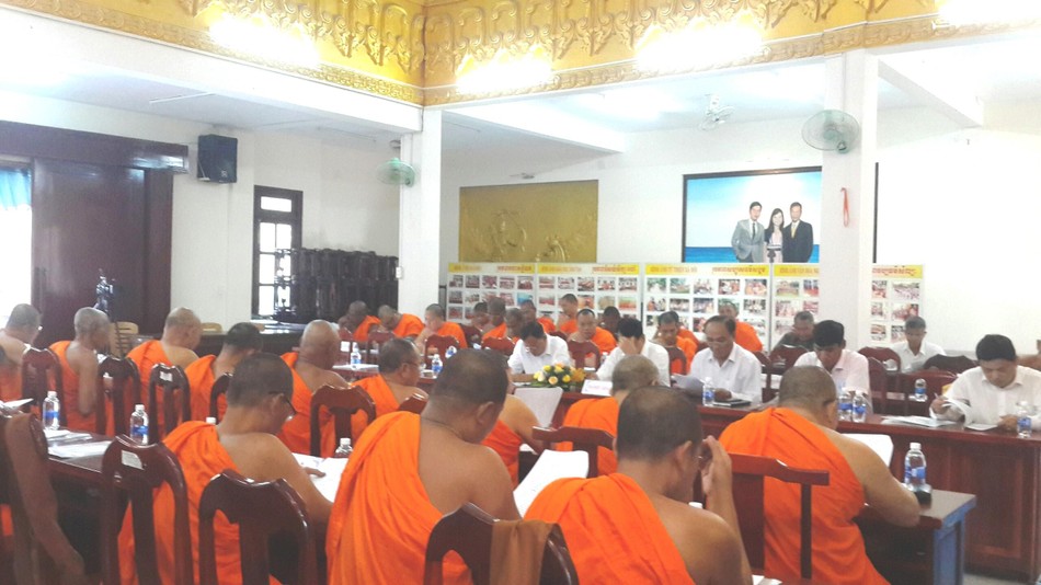 Chư Tăng cùng đại biểu chính quyền tham dự phiên họp Chư Tăng cùng đại biểu chính quyền tham dự phiên họp