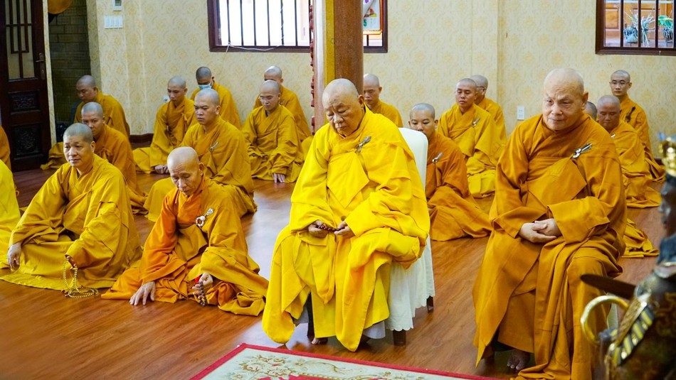 Chư Tăng thích giới Chư Tăng thích giới