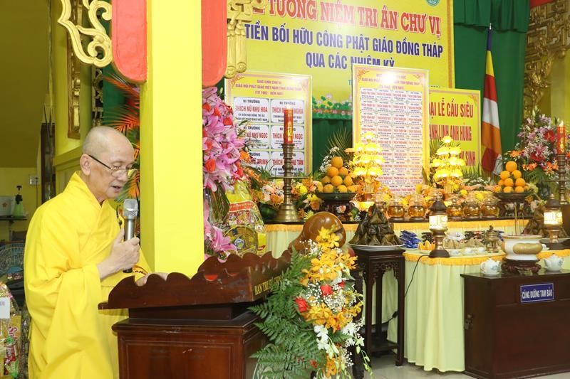 Hòa thượng Thích Chơn Minh đọc diễn văn khai mạc Hòa thượng Thích Chơn Minh đọc diễn văn khai mạc