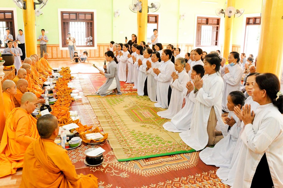 Đại diện Phật tử dâng lời tác bạch Đại diện Phật tử dâng lời tác bạch