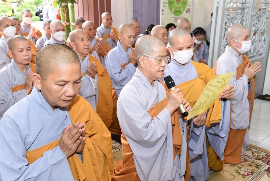 Ni sư Thích nữ Như Liễu dâng lời tác bạch cúng dường Ni sư Thích nữ Như Liễu dâng lời tác bạch cúng dường