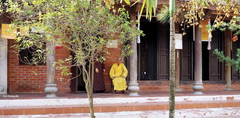 Đức Đại lão Hòa thượng Đệ tam Pháp chủ GHPGVN trước phương trượng đơn sơ ở tổ đình Viên Minh - Ảnh: Hoàng Độ/BGN Đức Đại lão Hòa thượng Đệ tam Pháp chủ GHPGVN trước phương trượng đơn sơ ở tổ đình Viên Minh - Ảnh: Hoàng Độ/BGN