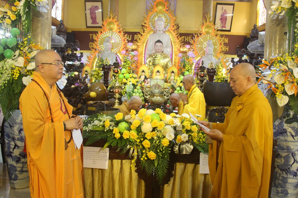 Chư tôn đức đối thú Tự tứ Chư tôn đức đối thú Tự tứ