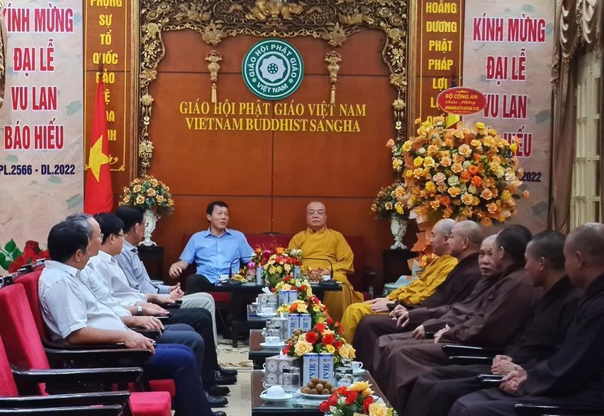 Hòa thượng Thích Thanh Nhiễu cùng chư tôn đức đón tiếp phái đoàn Hòa thượng Thích Thanh Nhiễu cùng chư tôn đức đón tiếp phái đoàn