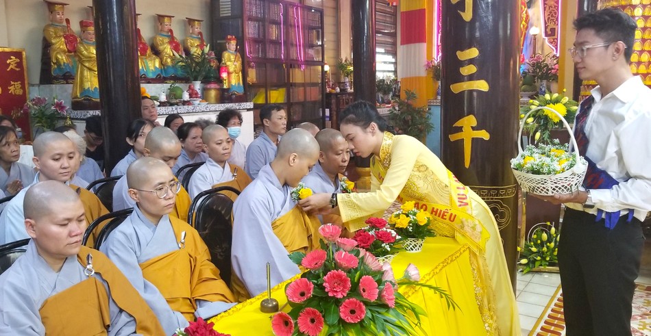 Nghi thức cài hoa hồng Nghi thức cài hoa hồng