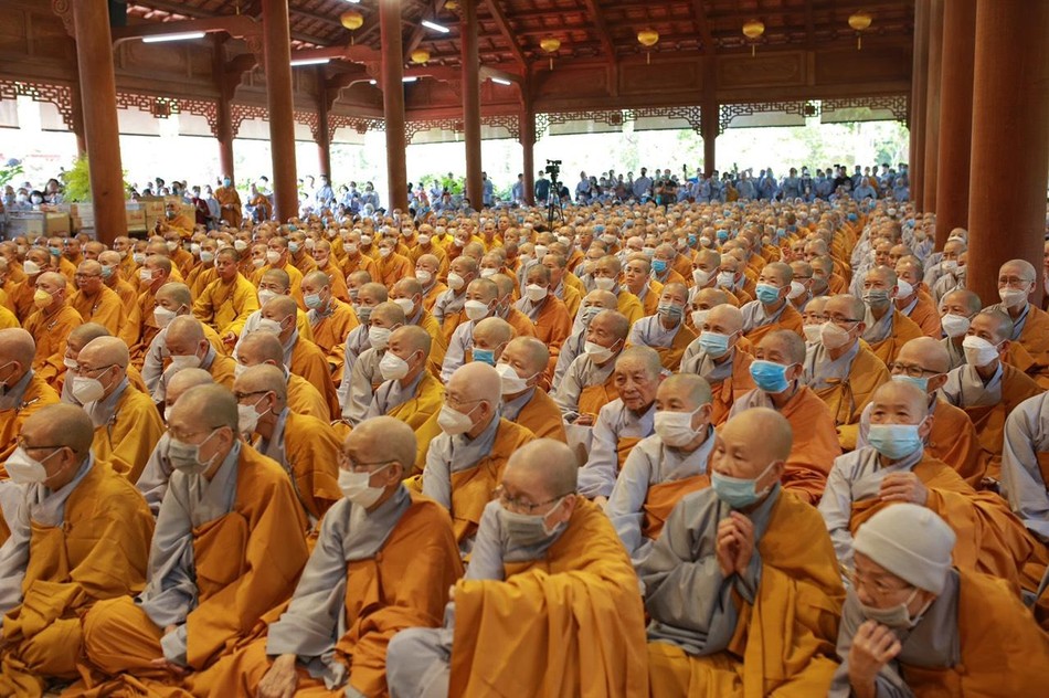 Chư tôn đức Ni tham dự buổi lễ Chư tôn đức Ni tham dự buổi lễ
