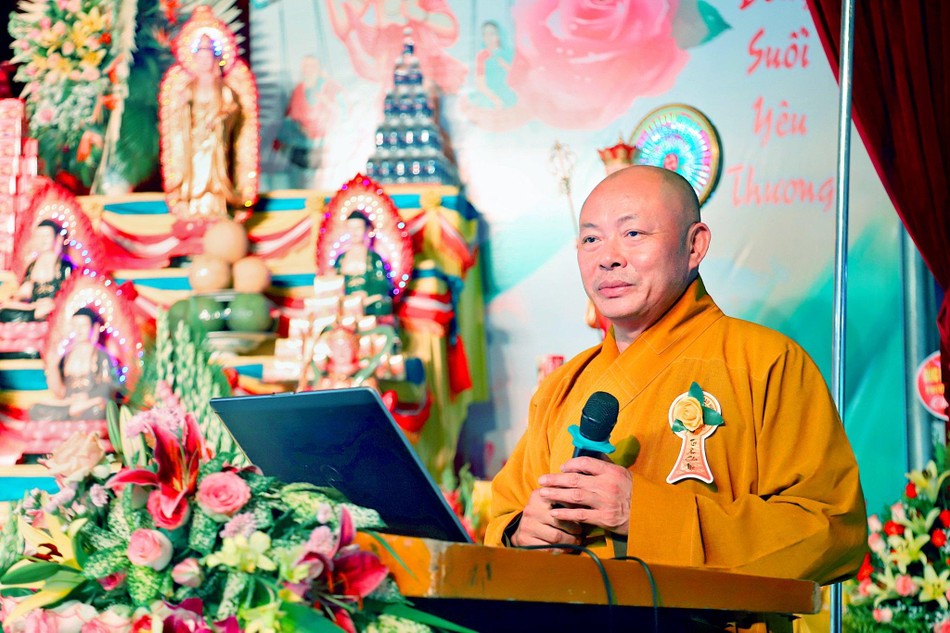 Thượng tọa Thích Tâm Định ban đạo từ Thượng tọa Thích Tâm Định ban đạo từ