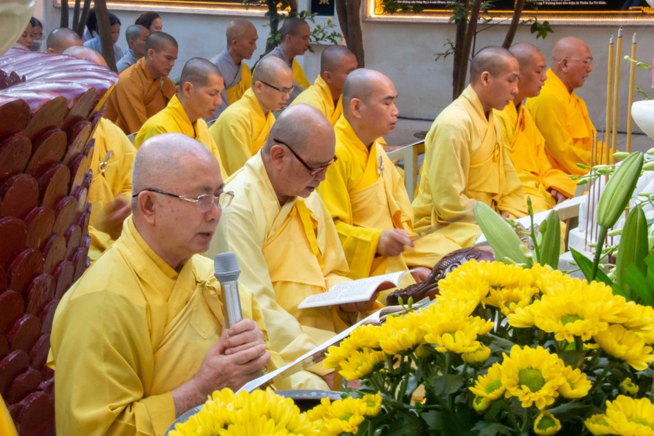 Chư tôn đức tụng kinh Phổ Hiền Chư tôn đức tụng kinh Phổ Hiền