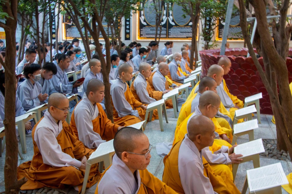 Chư Ni đồng tụng kinh Phổ Hiền Chư Ni đồng tụng kinh Phổ Hiền