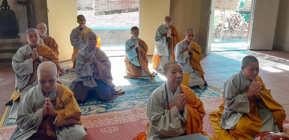 Chư Ni dự lễ Tự tứ tại chùa Cần Linh Chư Ni dự lễ Tự tứ tại chùa Cần Linh