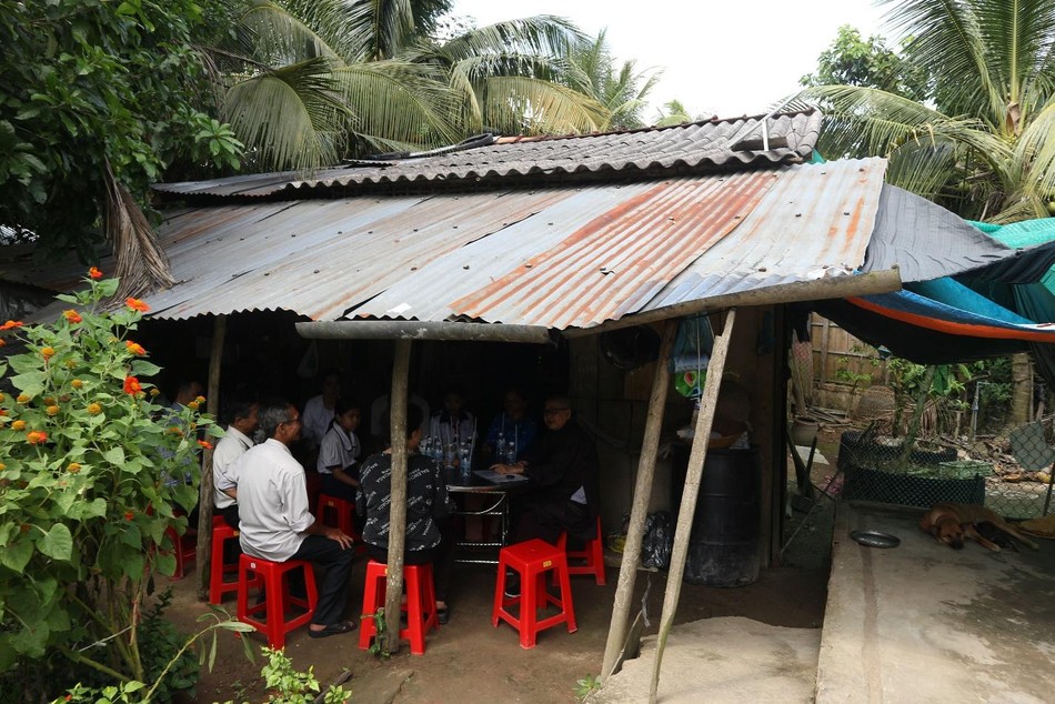 Căn nhà lụp xụp trước khi được hỗ trợ xây dựng Căn nhà lụp xụp trước khi được hỗ trợ xây dựng