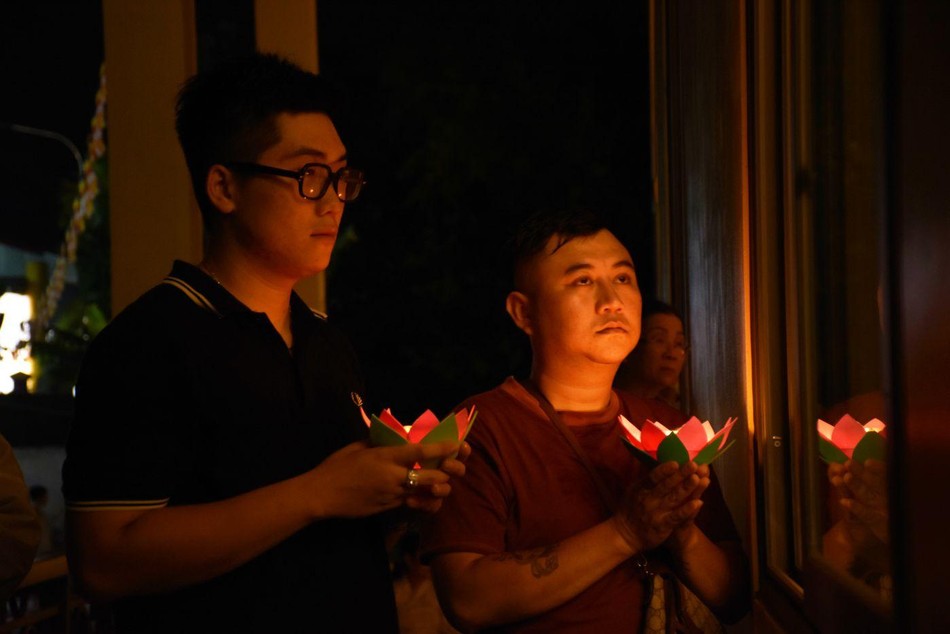 Lắng lòng nghĩ về nghĩa mẹ, công cha Lắng lòng nghĩ về nghĩa mẹ, công cha