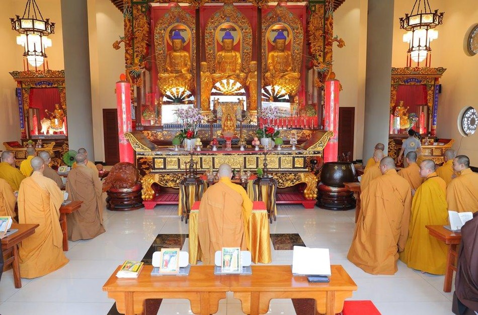 Chư tôn đức thọ trì kinh Vu lan - Báo hiếu Chư tôn đức thọ trì kinh Vu lan - Báo hiếu