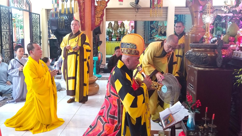 Niêm hương bạch Phật Niêm hương bạch Phật