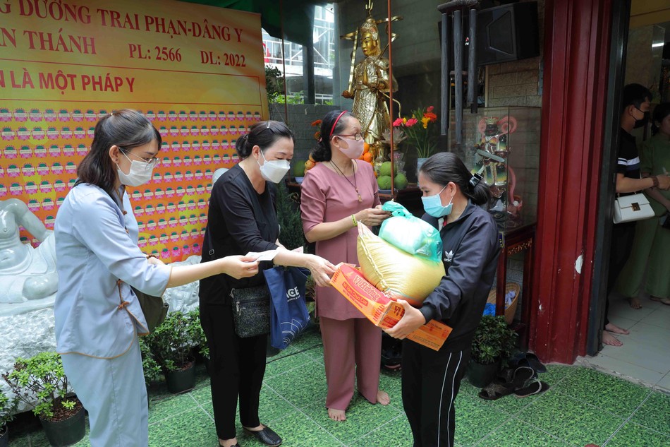 Chương trình từ thiện tại chùa Văn Thánh Chương trình từ thiện tại chùa Văn Thánh