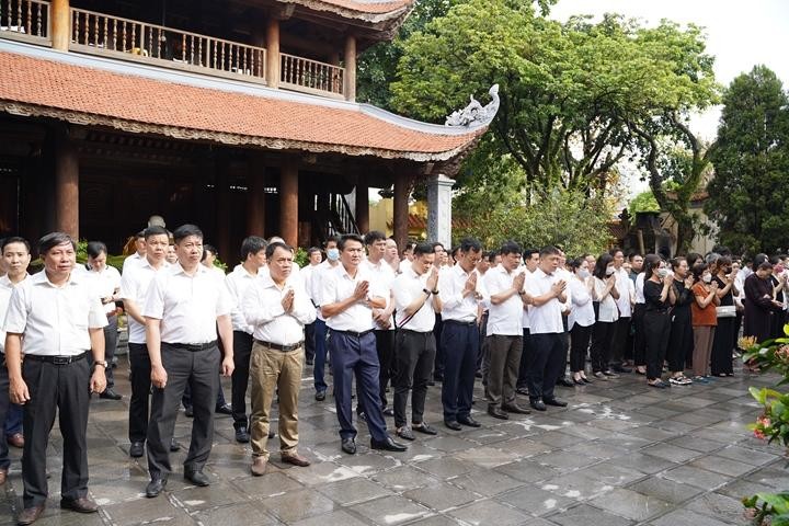 Thành kính tưởng niệm