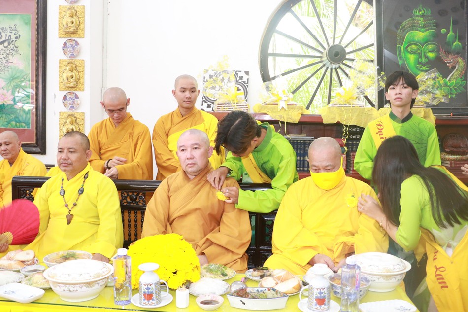 Lễ cài hoa hồng Lễ cài hoa hồng