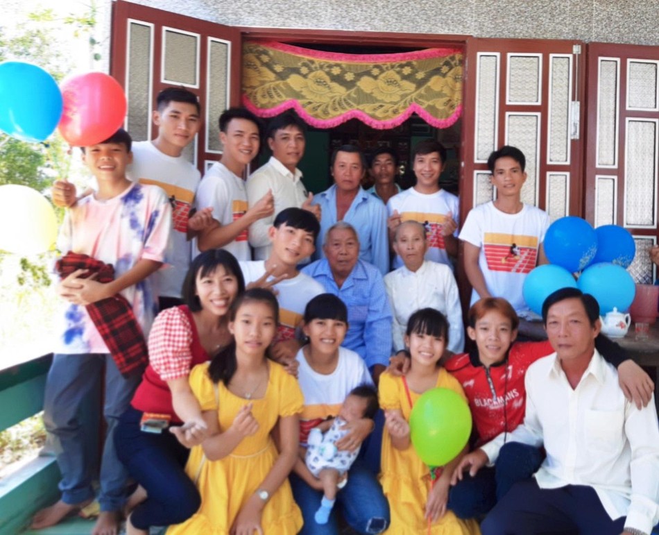 Tết cuối cùng gia đình còn có ba bên cạnh (Xuân sum vầy 2020) Tết cuối cùng gia đình còn có ba bên cạnh (Xuân sum vầy 2020)