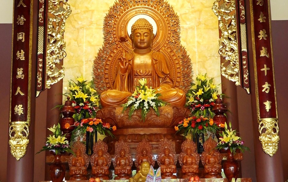 Tôn tượng Đức Phật Thích Ca Mâu Ni được an vị tại chánh điện chùa Long Sơn Tôn tượng Đức Phật Thích Ca Mâu Ni được an vị tại chánh điện chùa Long Sơn