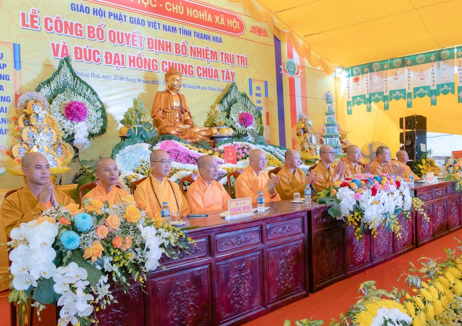 Chư tôn đức chứng minh buổi lễ