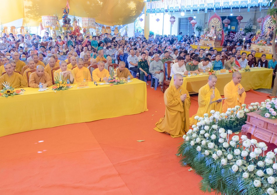 Đại đức Thích Thiền Ân dâng lời phát nguyện