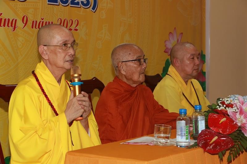 Hòa thượng Thích Chơn Minh ban đạo từ Hòa thượng Thích Chơn Minh ban đạo từ