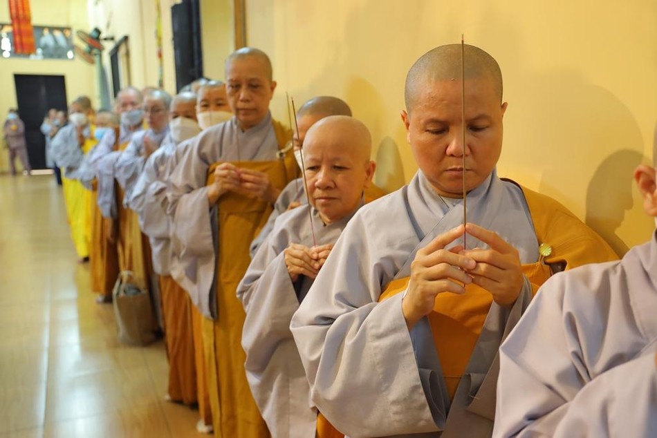 Thành kính dâng hương Thành kính dâng hương