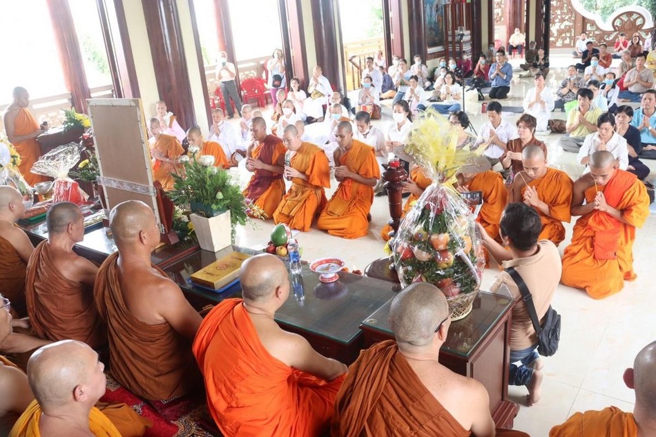 Đại diện môn đồ pháp quyến dâng lời tưởng niệm