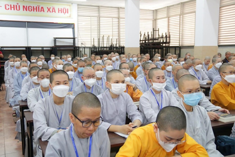 Ni sinh Trường Trung cấp Phật học TP.HCM