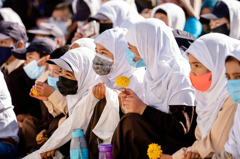 Các thành viên cộng đồng Hồi giáo trong buổi gặp gỡ Đức Dalai Lama tại Eidgah ở Padum, Zanskar, Ladakh Các thành viên cộng đồng Hồi giáo trong buổi gặp gỡ Đức Dalai Lama tại Eidgah ở Padum, Zanskar, Ladakh